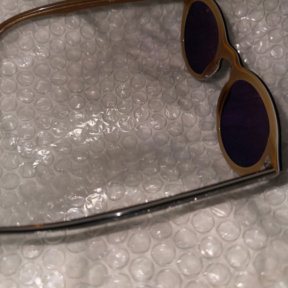 Stylish Brown Sunglasses - Picture 2 of 4